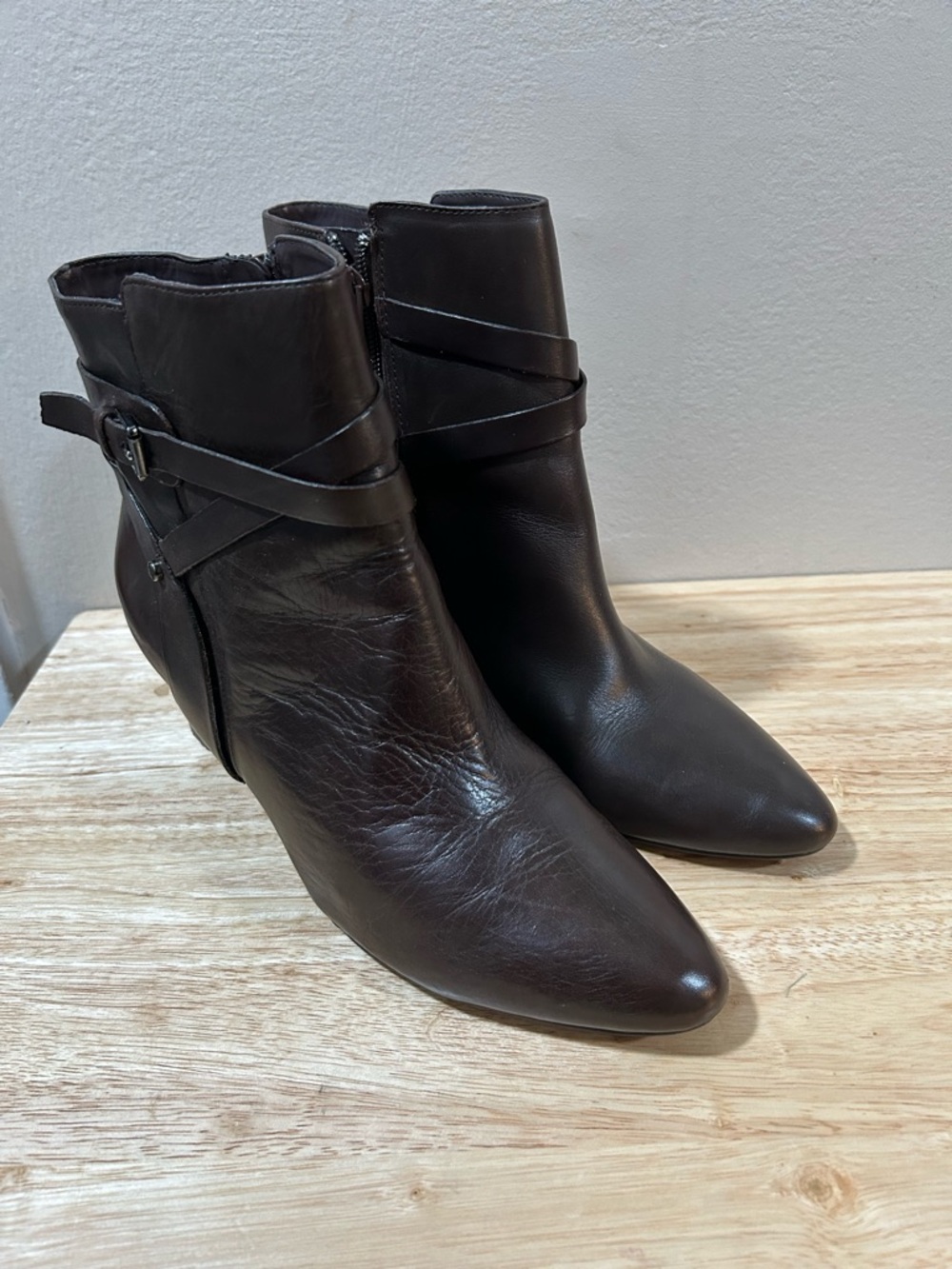 Lauren Ralph Lauren EUC Dark Brown Leather Ankle Booties with Buckle Strap - Picture 4 of 11